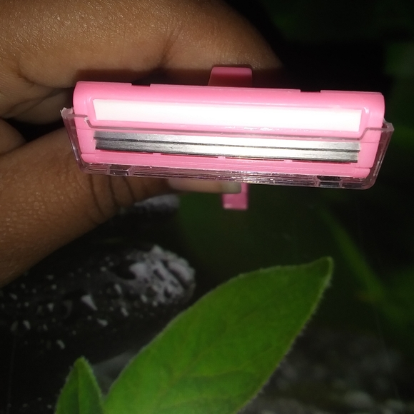 Pink Twin Razors Blades - Picture 3 of 4